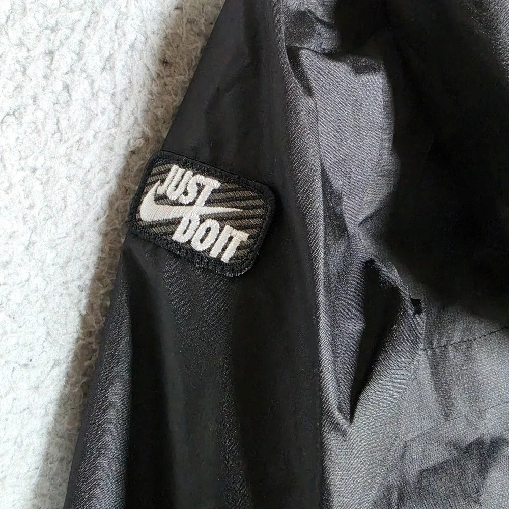Nike Boys Jacket Sz 2T Black Windbreaker Full Zip Hooded Lightweight Swoosh NEW